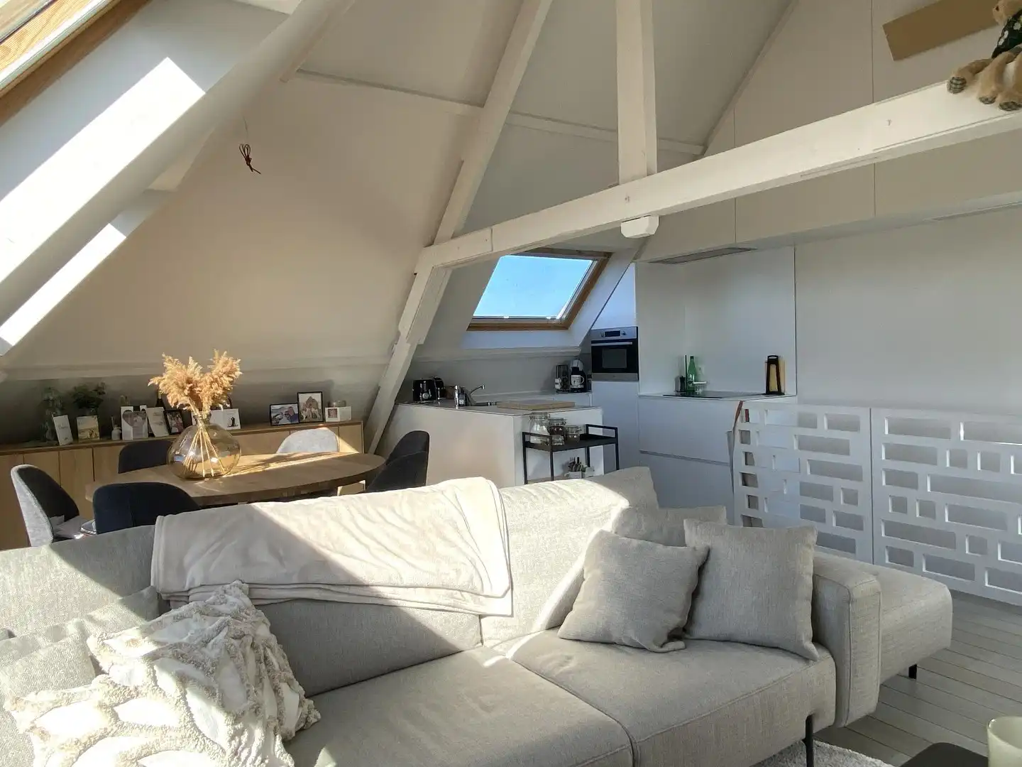 INSTAPKLAAR DUPLEX-APPARTEMENT MET 2 SLAAPKAMERS | BUREEL EN STAANPLAATS foto 7