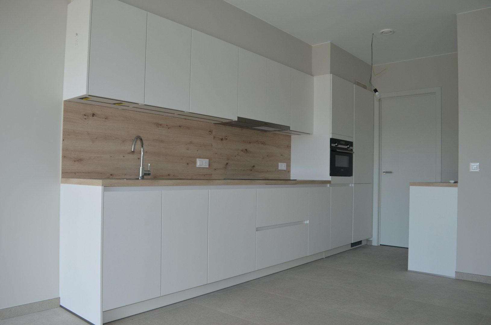 Wonen aan 't kanaal in Residentie Bakboord in een 2 slpk appartement met ruim terras.  Lift aanwezig. foto 6