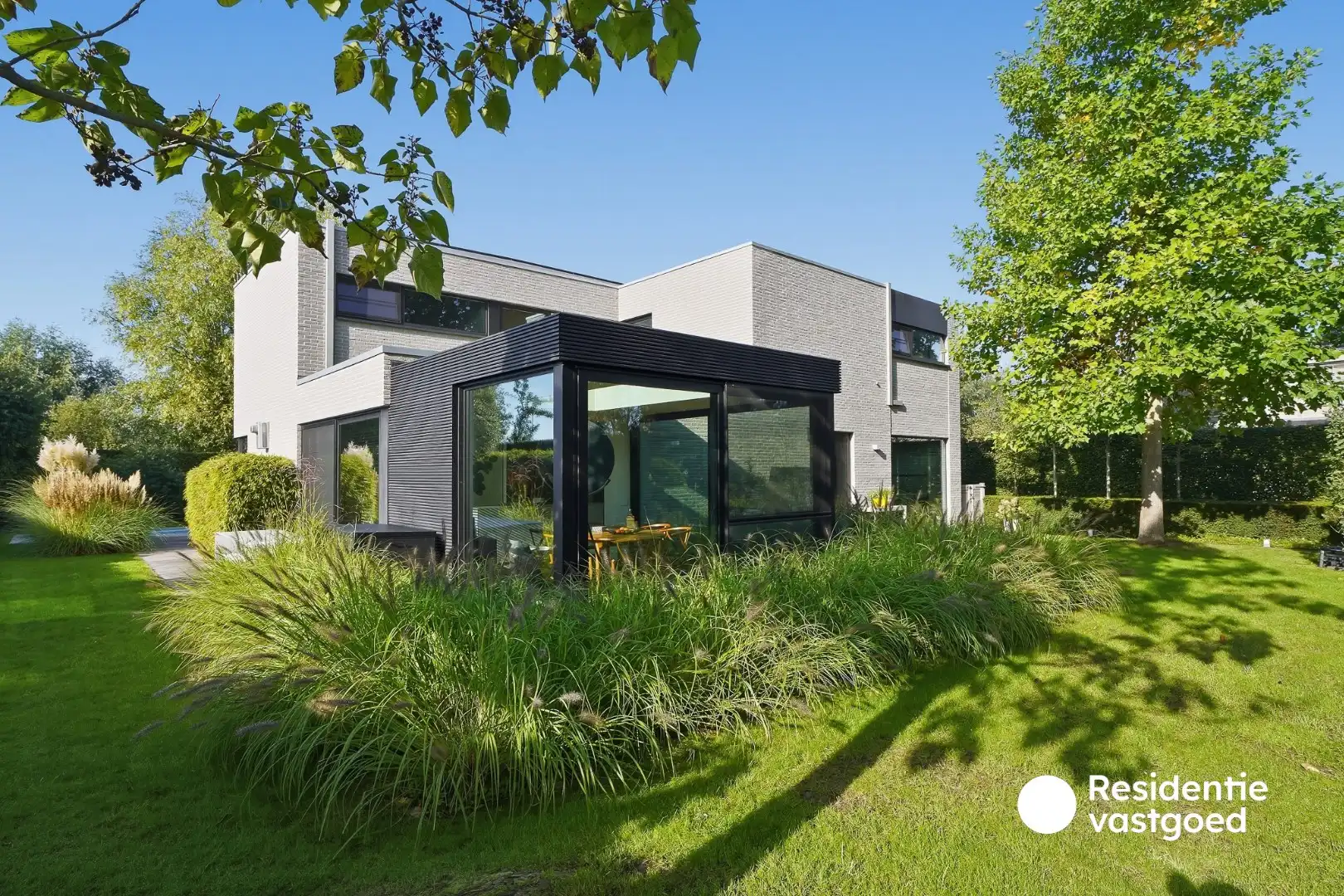 Exclusieve villa met zwembad en wellness! foto 2