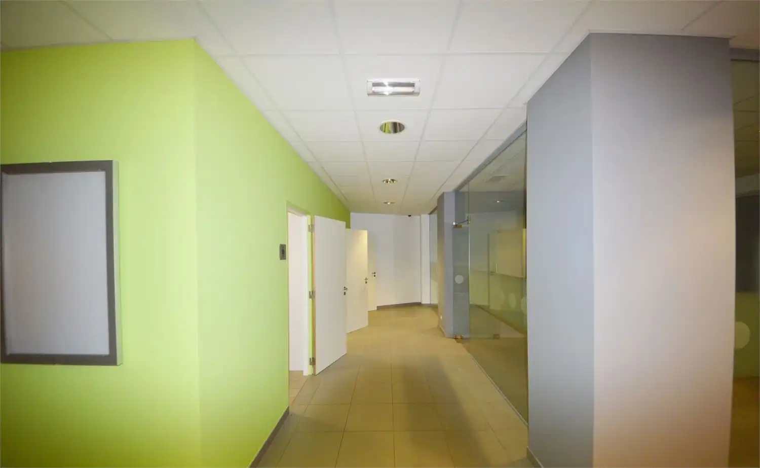 MODERN COMMERCIEEL PAND INCL. 6 PARKINGS foto 14