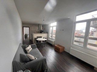  Ruime flat met terras in kleinschalige residentie in hartje Oostende. foto 6
