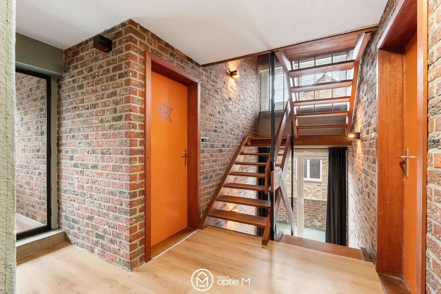 VERRASSEND RUIME HALFOPEN WONING MET 361 M², 5 SLAAPKAMERS EN TAL VAN MOGELIJKHEDEN foto 23