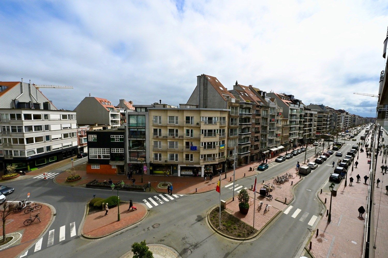 ONGEMEUBELD - Woonappartement in een rustige residentie, op de Lippenslaan (10m façade!). foto 24