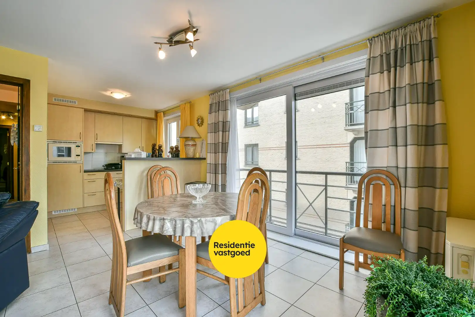 Appartement met 2 slaapkamers op wandelafstand van strand en zee te Wenduine foto 2