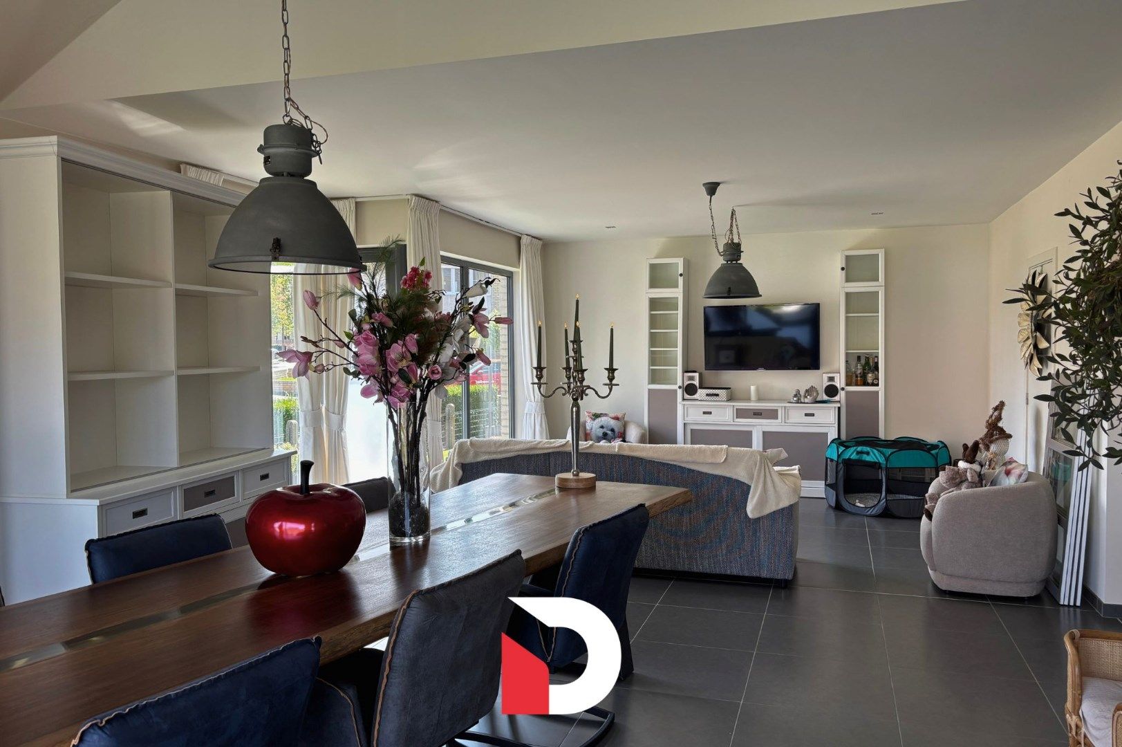 Halfopen woning met 3 slaapkamer, tuin en garage foto 2