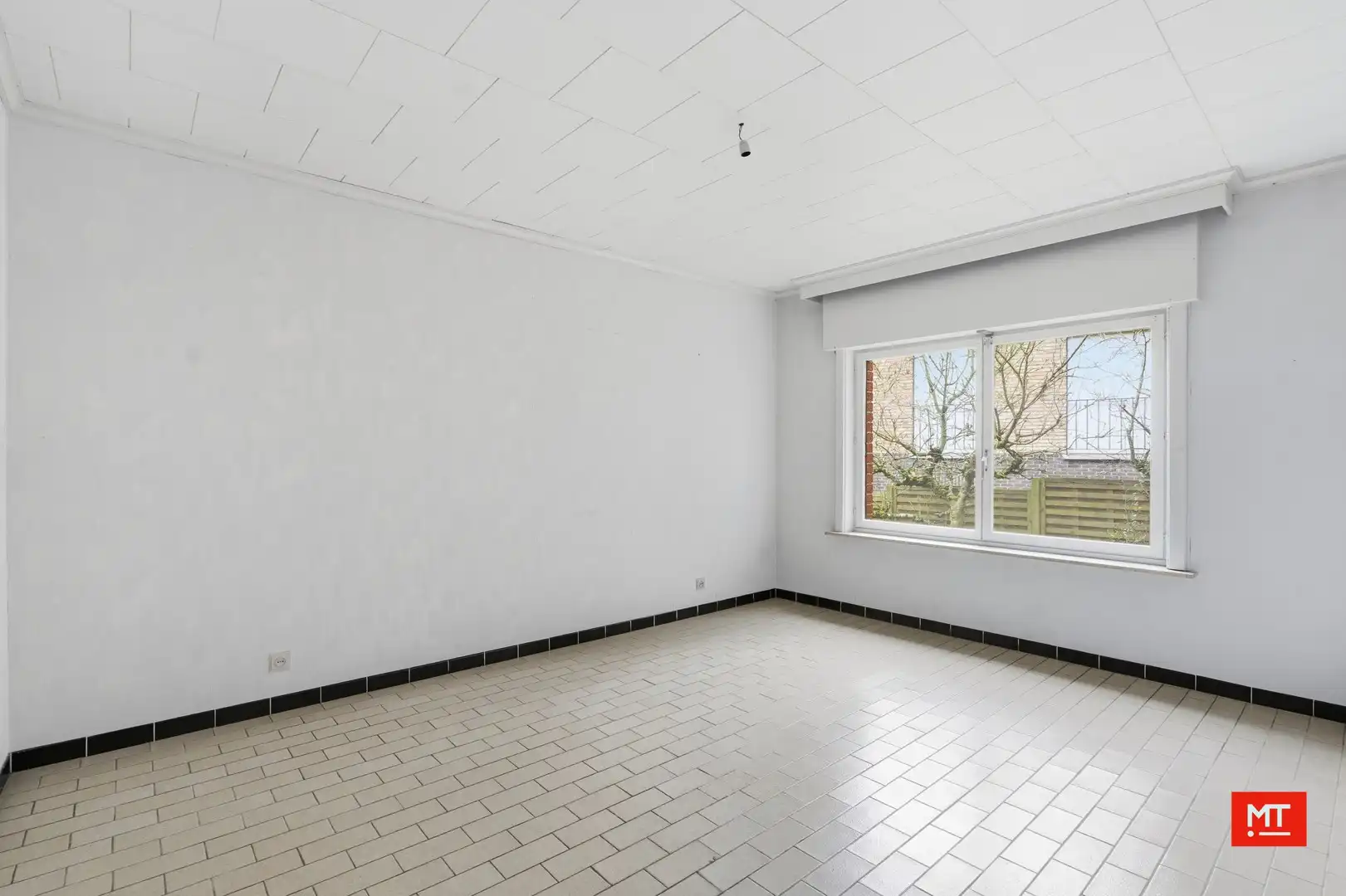 Ruime alleenstaande woning te koop op een rustige locatie te Beselare foto 11