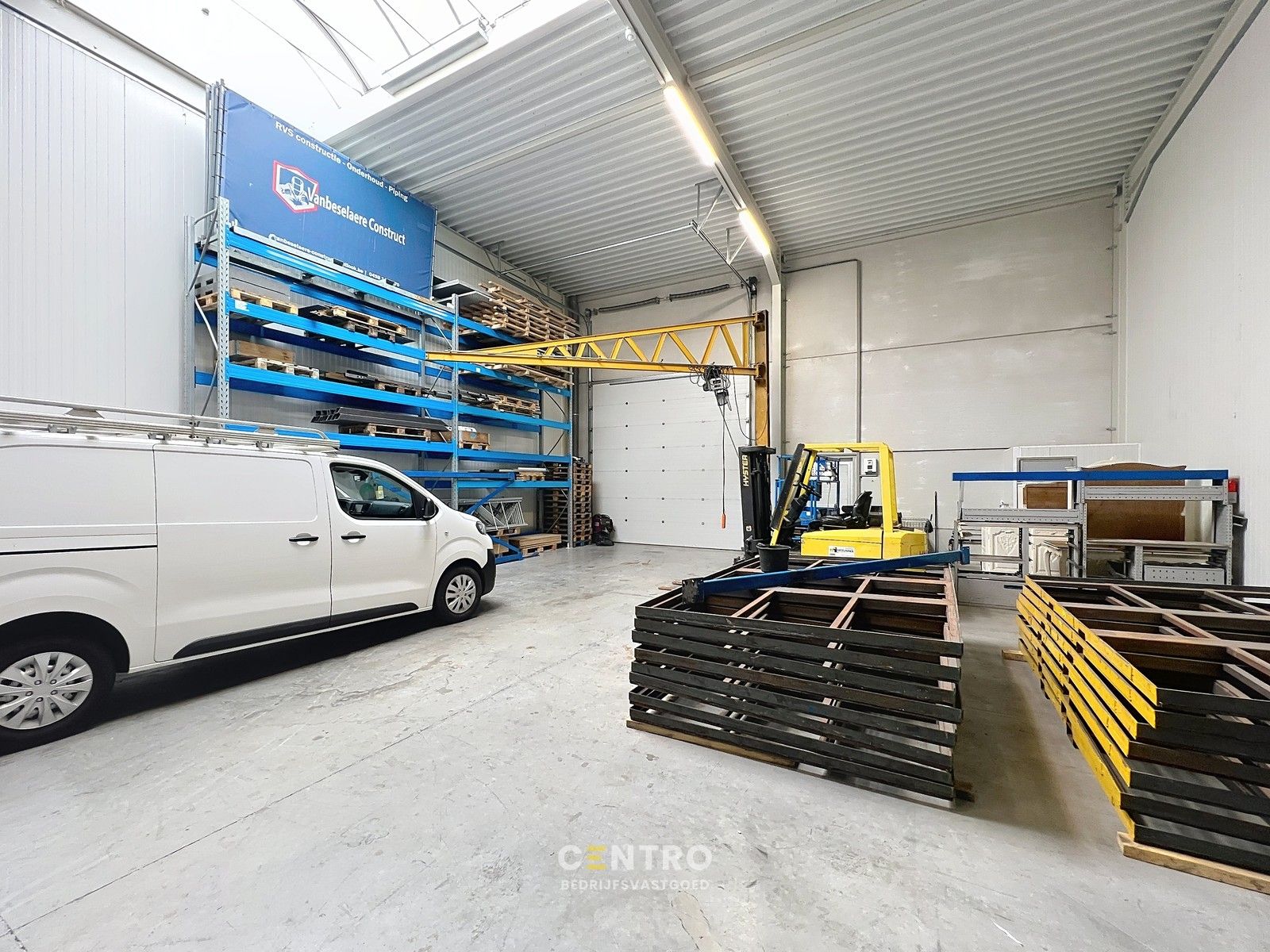 Instapklare LOODS (216m²) voorzien van sectionaalpoort (4,5 x 4,5m) met aparte loopdeur en VH van 7m. Op industriezone te Houthulst! foto 7