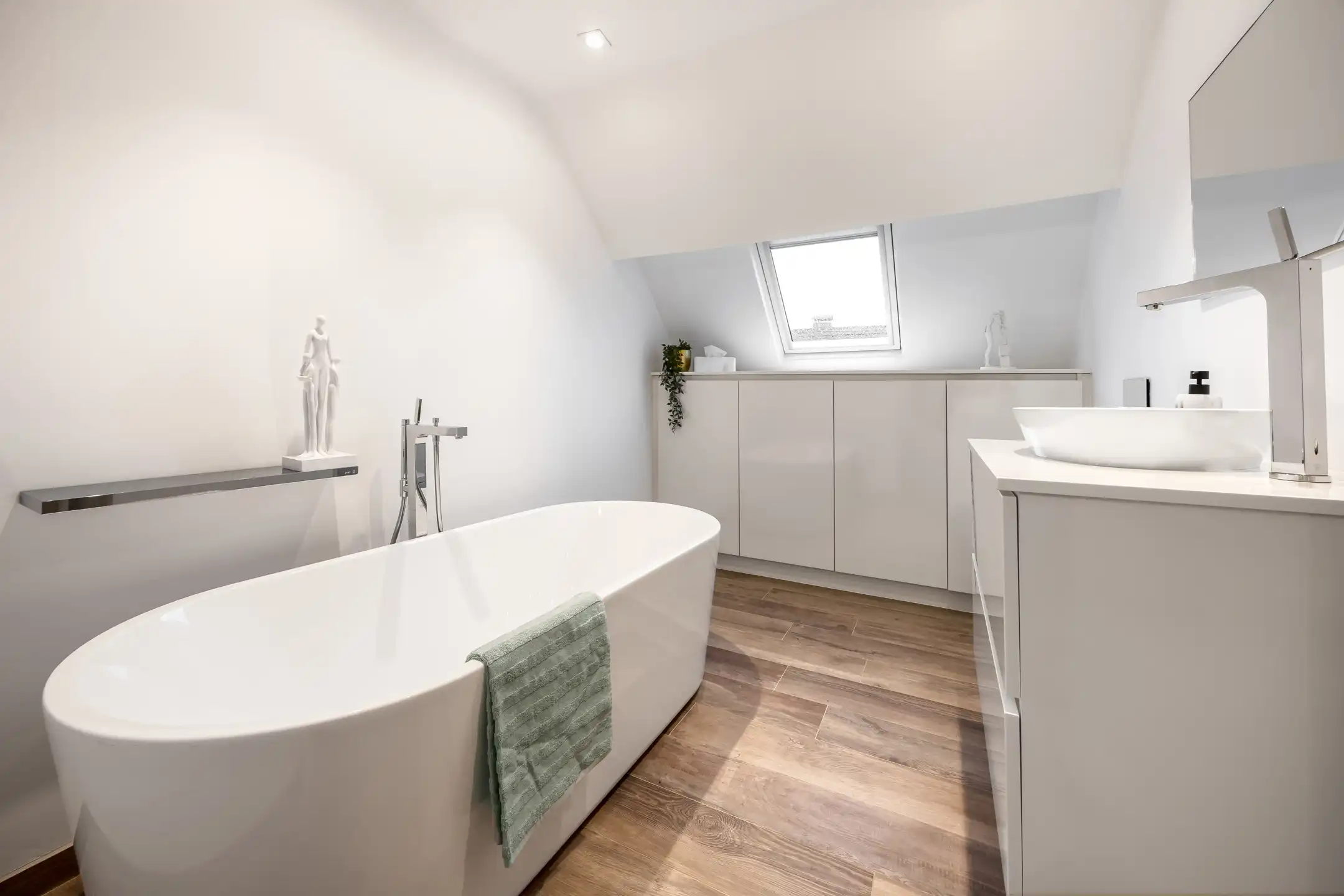 Ruime gezinswoning met prachtige tuin te Sint-Lenaarts foto 20