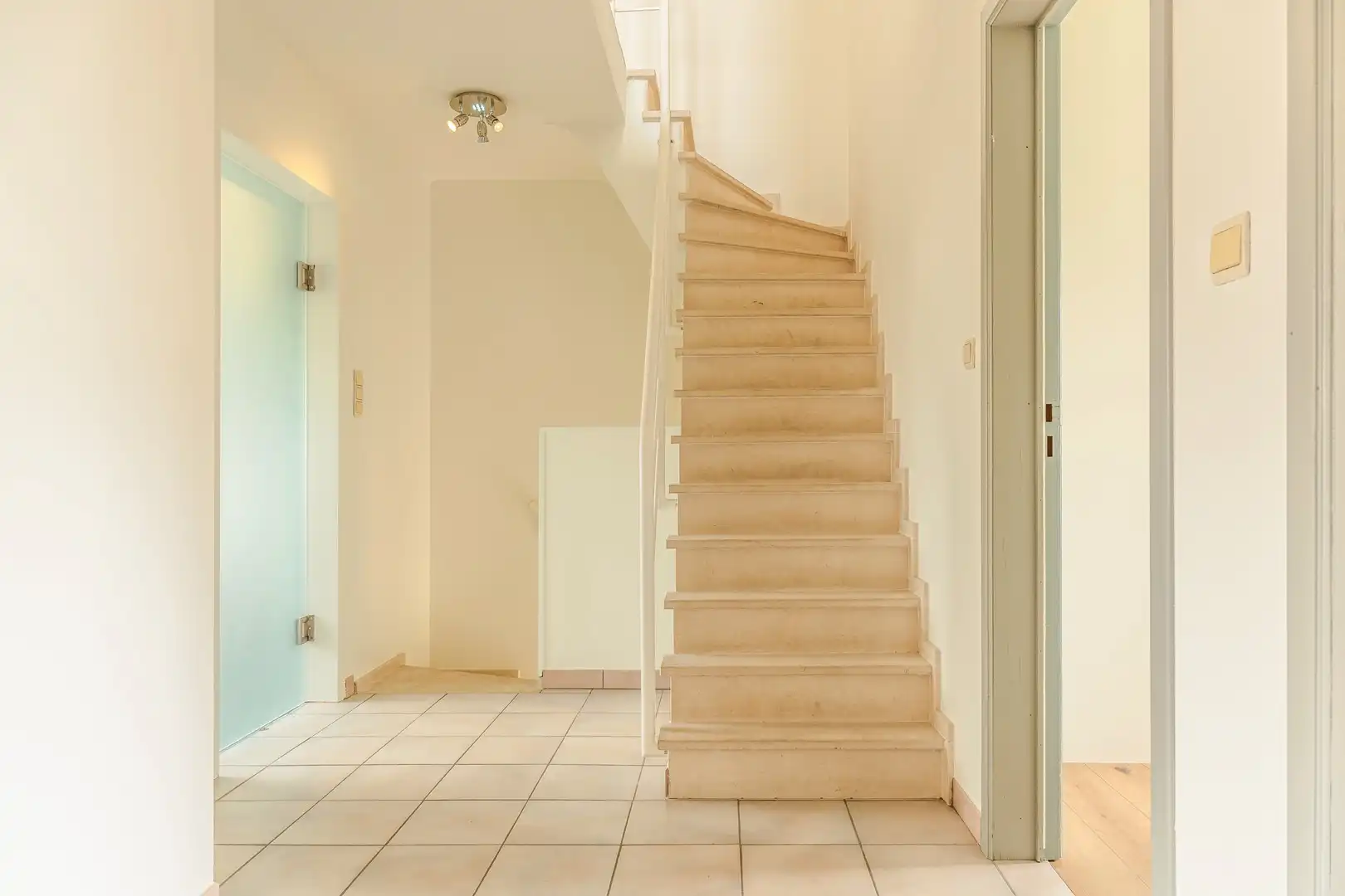 Ruime half open bebouwing in het centrum foto 14