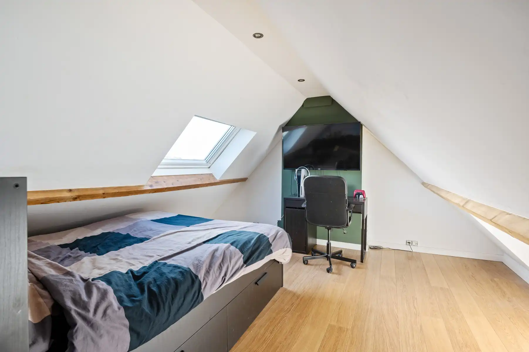 Ruime woning op toplocatie foto 28