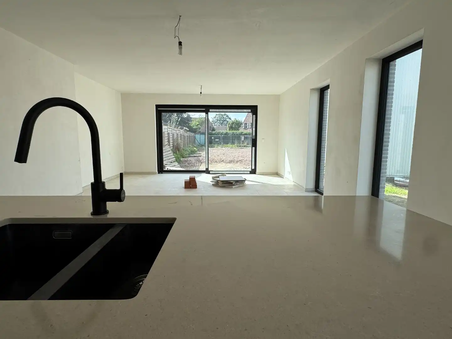 Te koop op 't Gaverke: Moderne benedenwoning met 1 slaapkamer, leuke zuidgeoriënteerde tuin en carport! foto 3