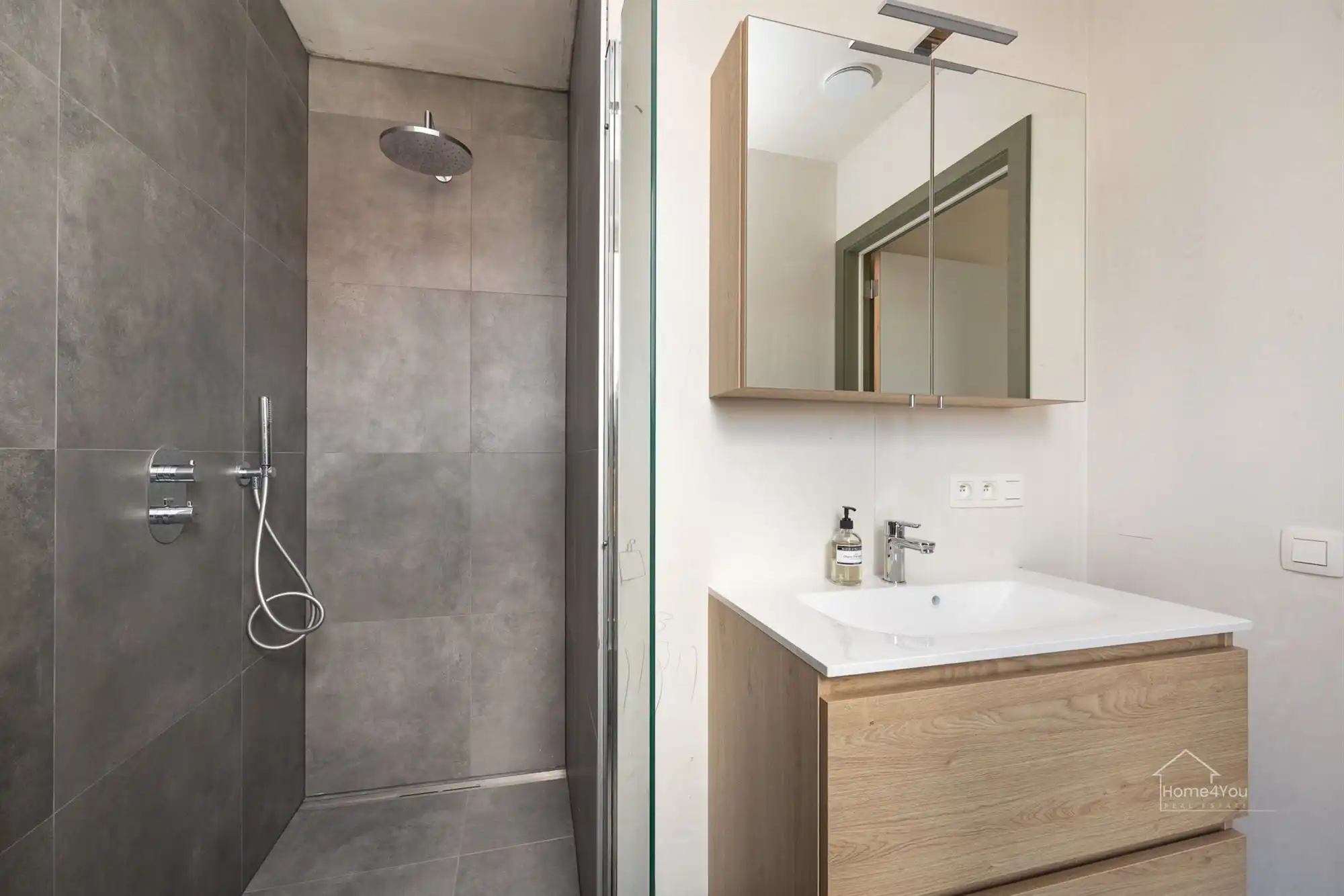 Nieuwbouw appartement met ruim terras foto 9