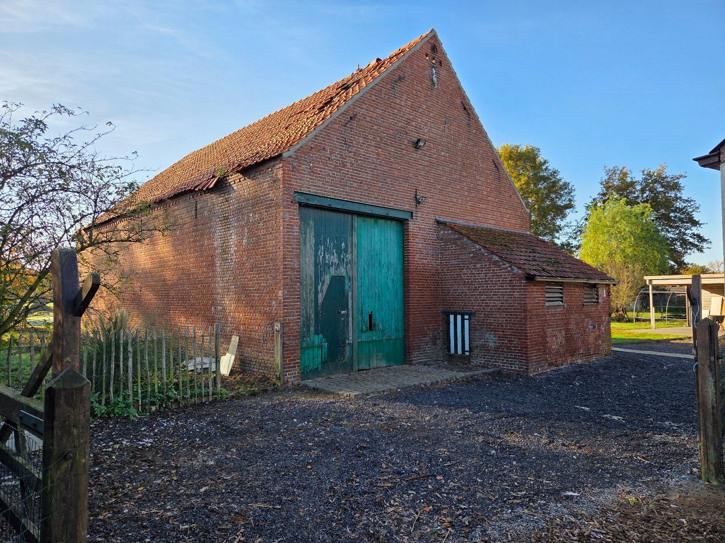 Woning met 3 slpks, schuur met 3 stallen en weiland op 2.288 m² nabij Geel-centrum ! foto 25