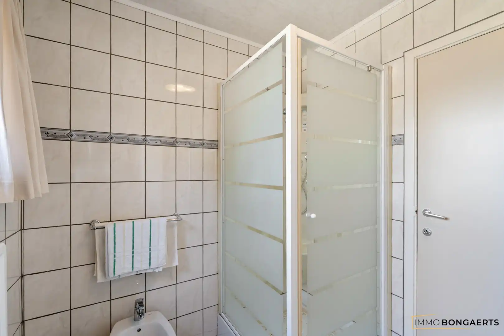 Rustig gelegen bungalow op een mooi perceel van 9 are foto 17