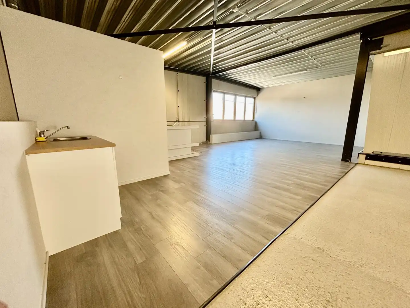 Polyvalente ruimte van ong. 155 m² te huur te Lendelede foto 5