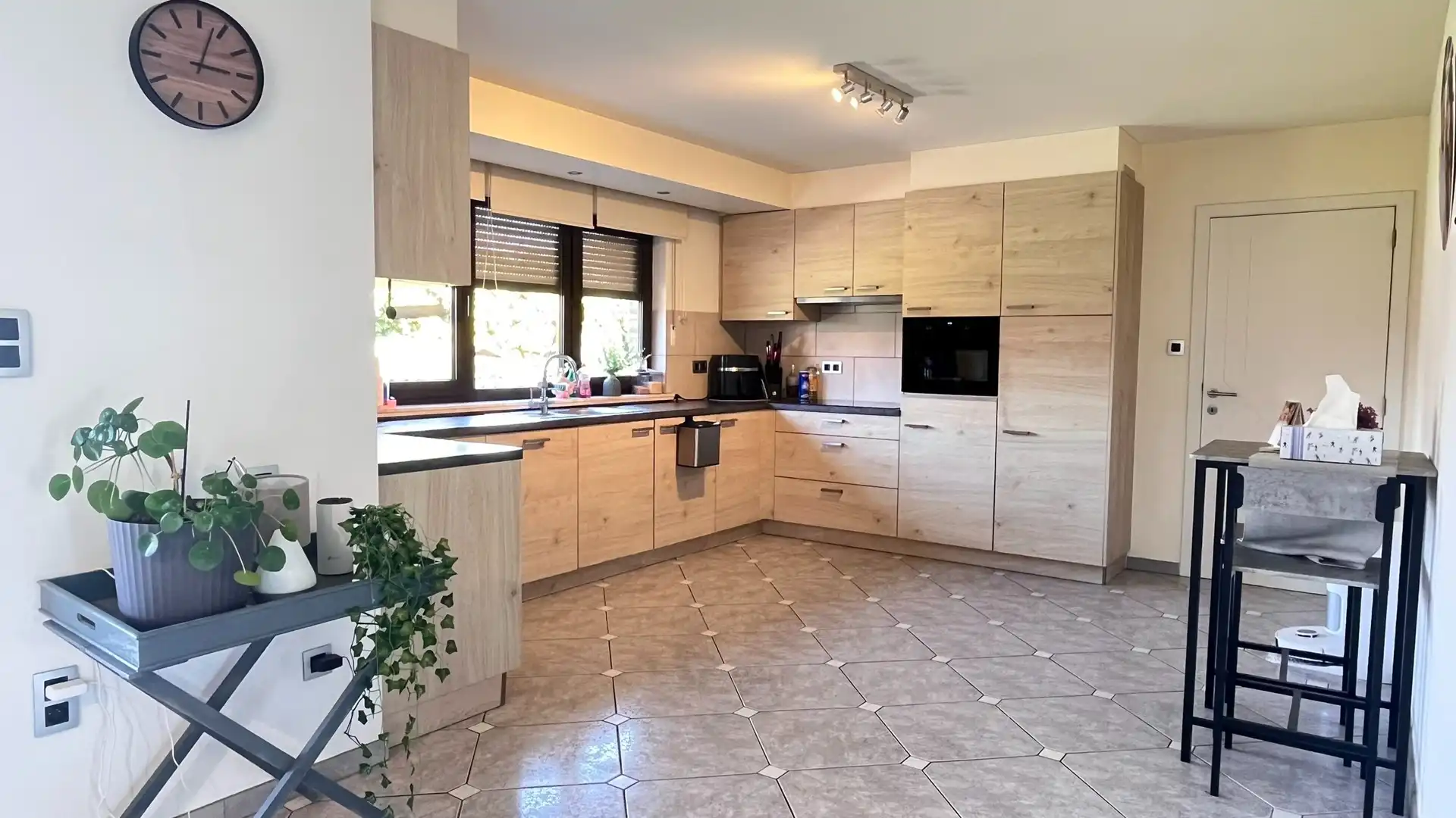 Vrijstaande woning met 4 slaapkamers en inpandige garage. foto 14