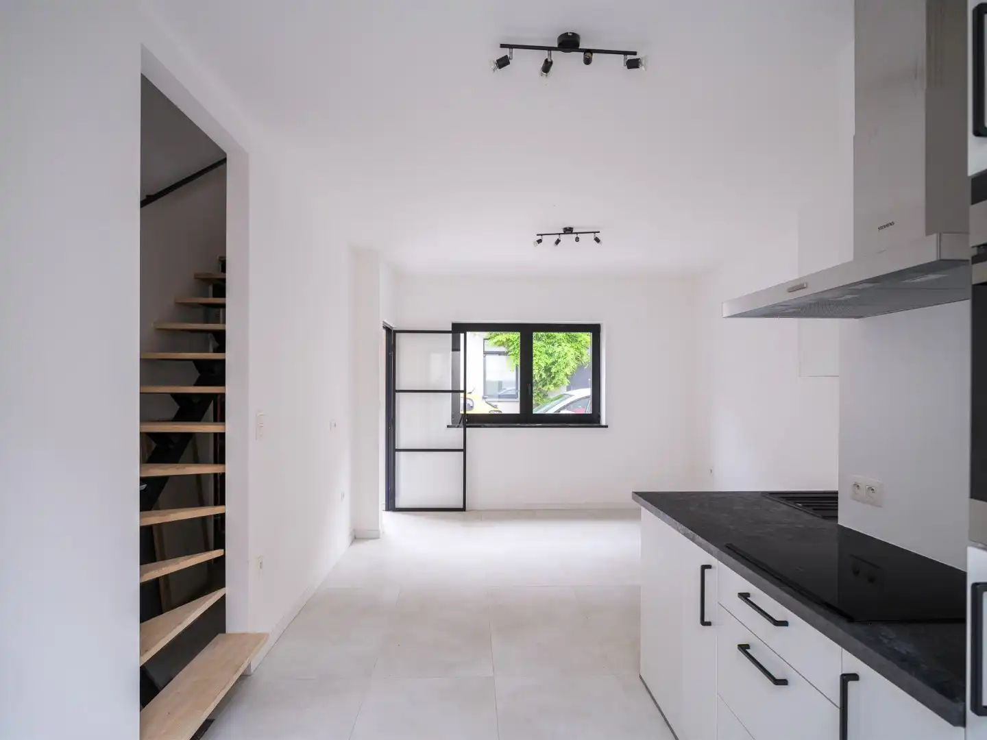 Instapklaar huis met drie slaapkamers in het Gentse foto {{pictureIndex}}
