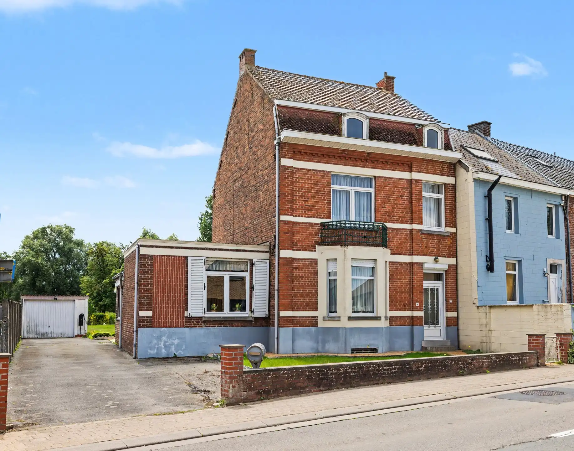 Hoofdfoto van de publicatie: Charmante herenwoning met authentieke elementen, grote tuin en weide op 17a 70ca