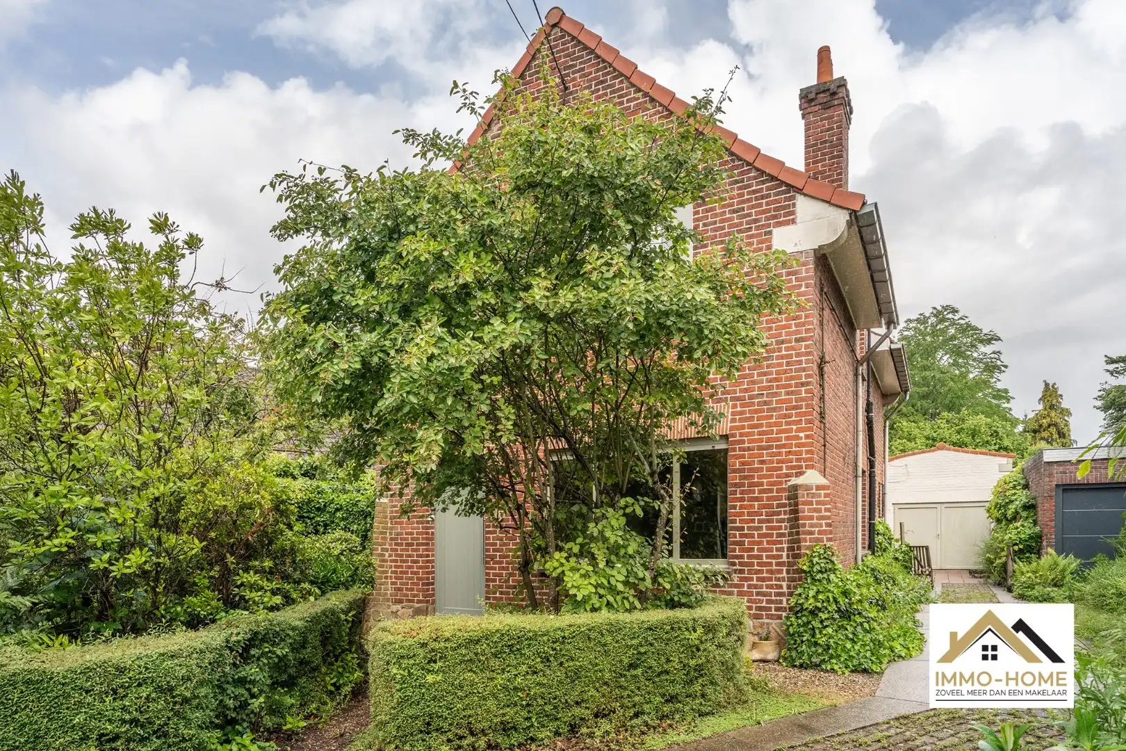 Instapklare woning met ruime tuin op topligging  foto {{pictureIndex}}