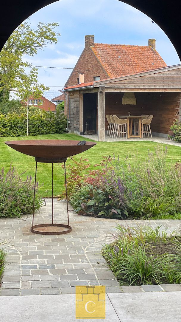 knap gerenoveerde gezinswoning, landelijke stijl met eigentijdse toets, met zonnige tuin en parking foto 2