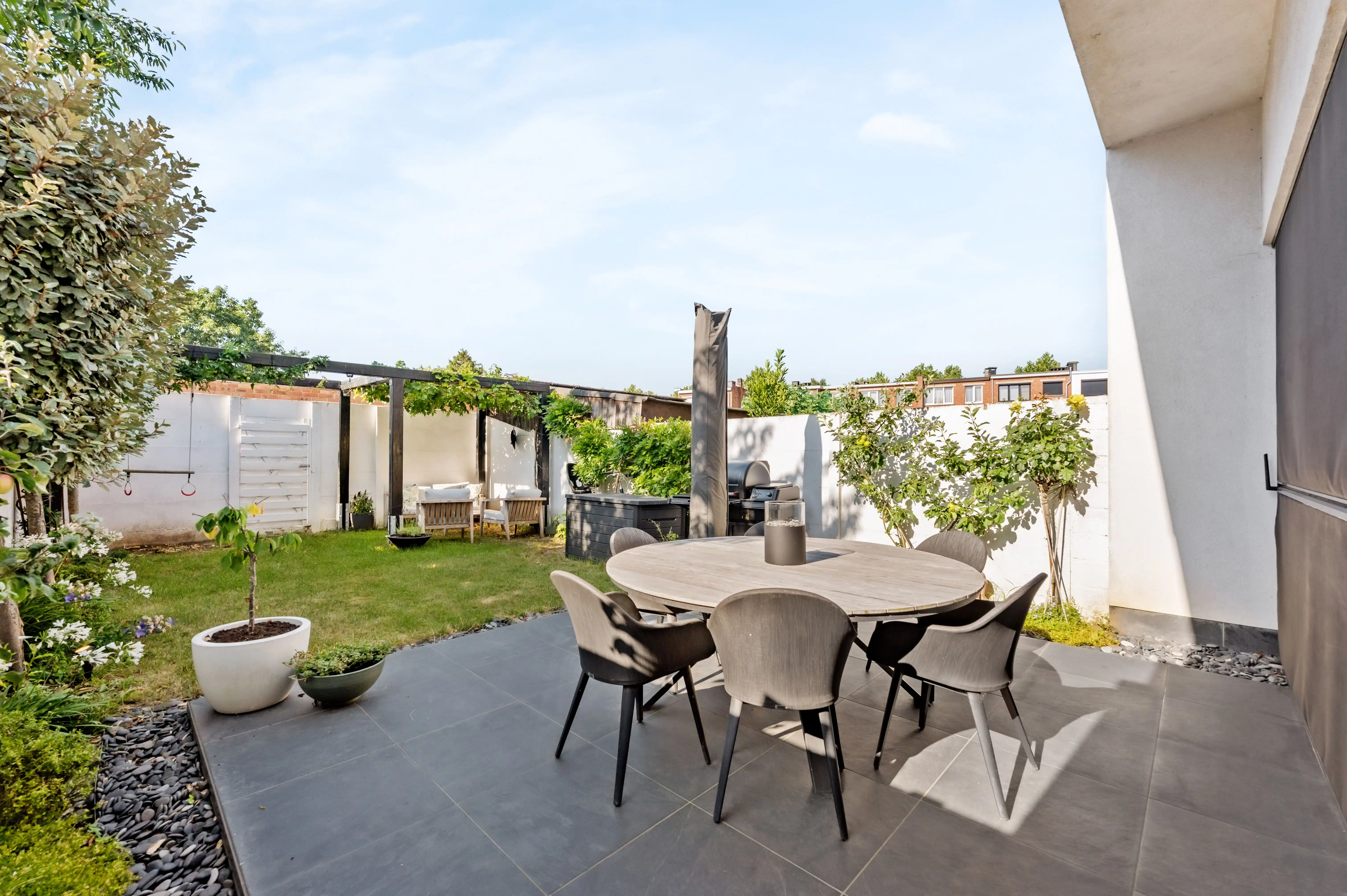 Instapklare gezinswoning met gezellige tuin in Merksem! foto 15