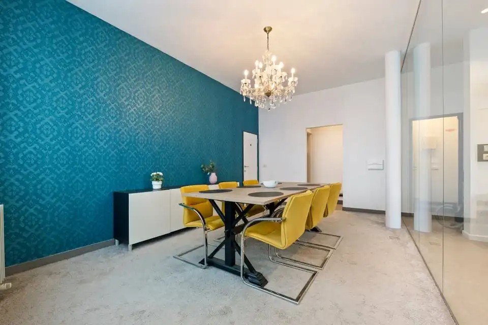 INSTAPKLARE HANDELSRUIMTE MET KANTOOR, VERGADERRUIMTE EN KELDER OP TOPLOCATIE IN SINT-TRUIDEN foto 8