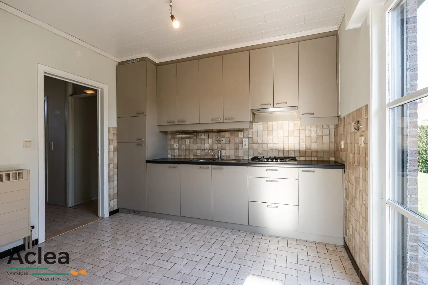 Vrijstaande woning op een zeer goede locatie in Vinderhoute. foto 11