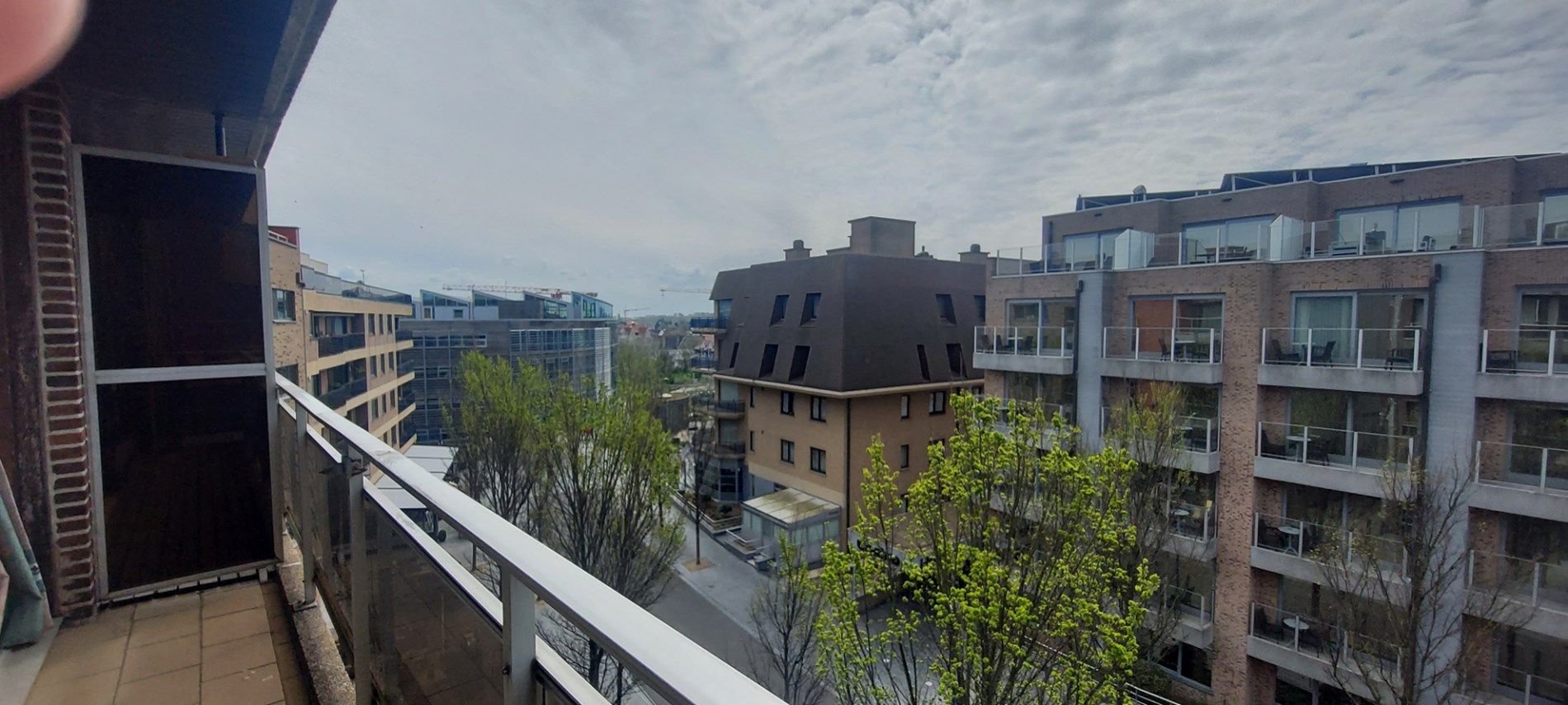 Zongericht en centraal gelegen appartement met 2 slaapkamers te huur te Koksijde foto 4