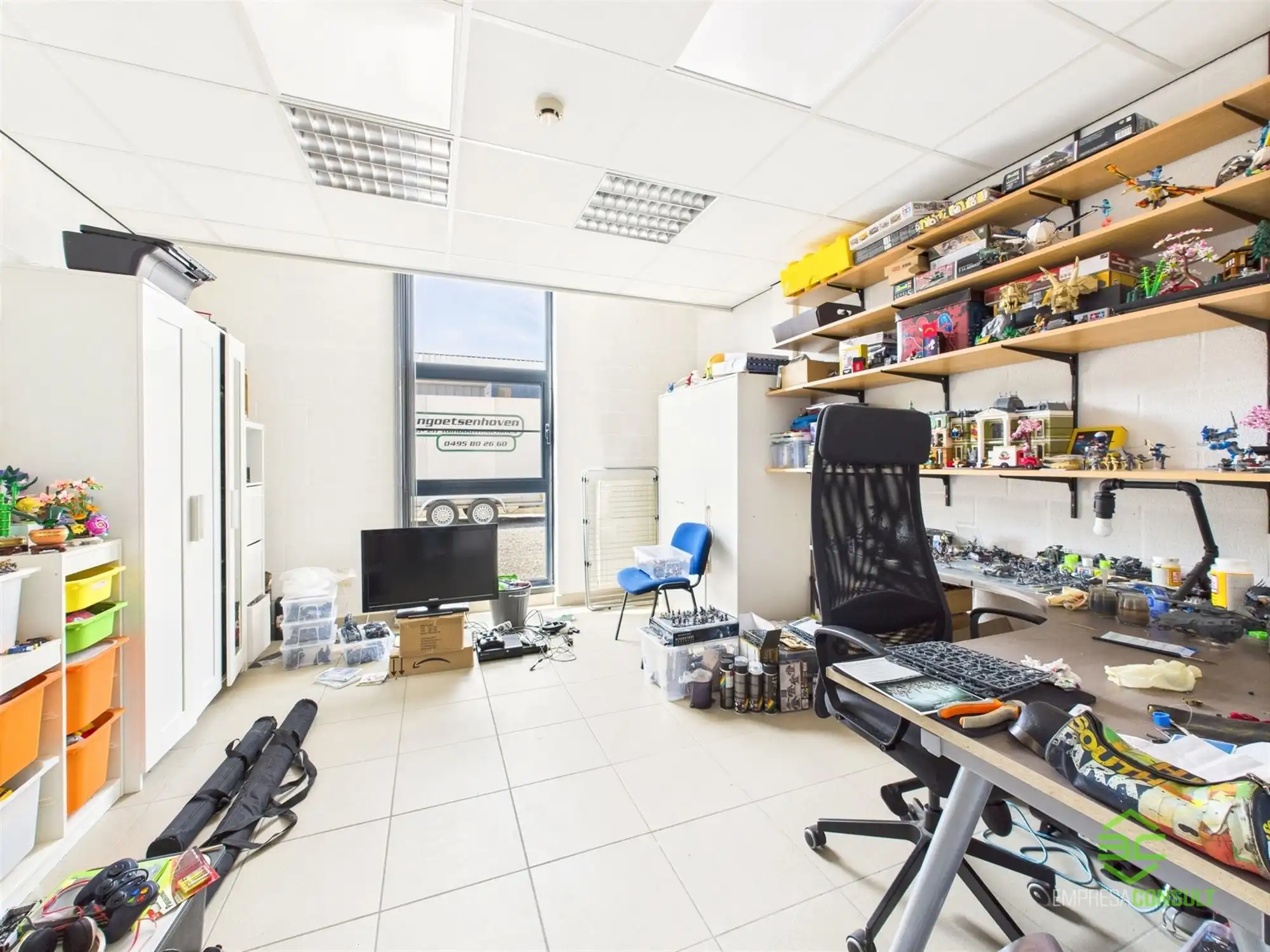 Instapklare werkplaats van 355m² met toonzaal en conciërgewoning! foto 18