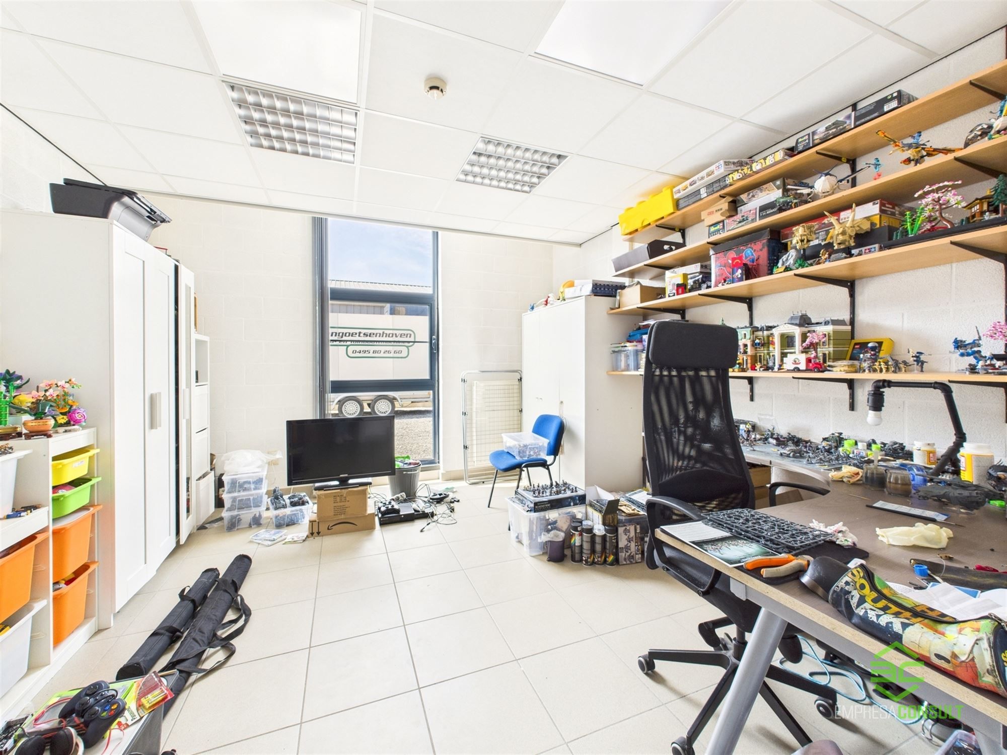 Instapklare werkplaats van 355m² met toonzaal en conciërgewoning! foto 18