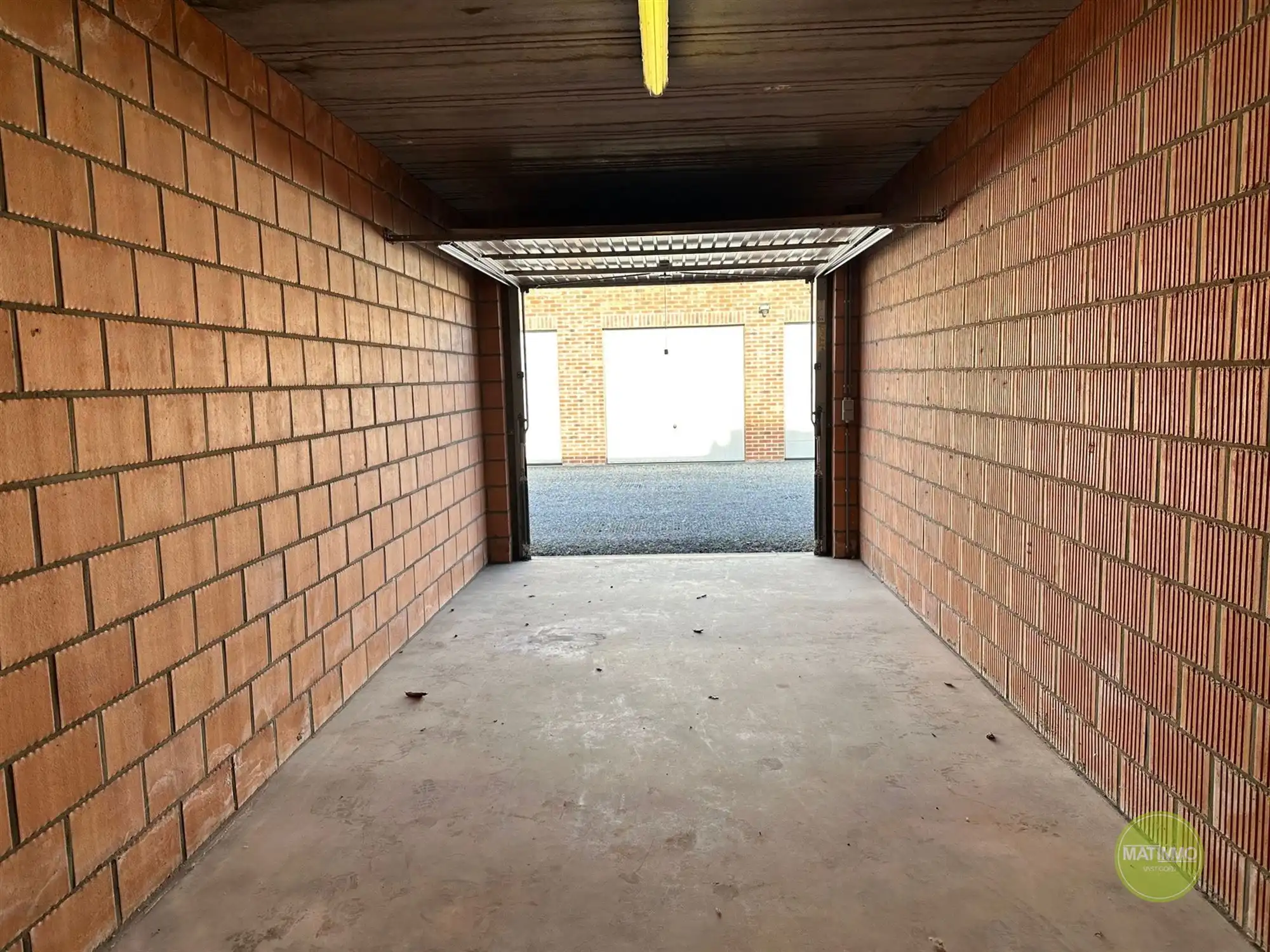 Gesloten garagebox te huur in Mol foto 4