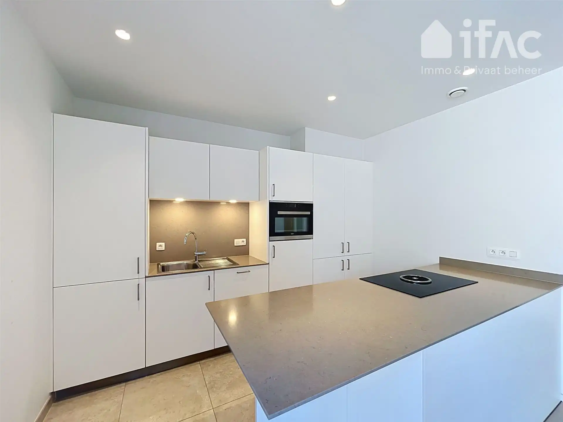 Uitstekend afgewerkt 2 slaapkamer appartement met mooi zicht foto 6