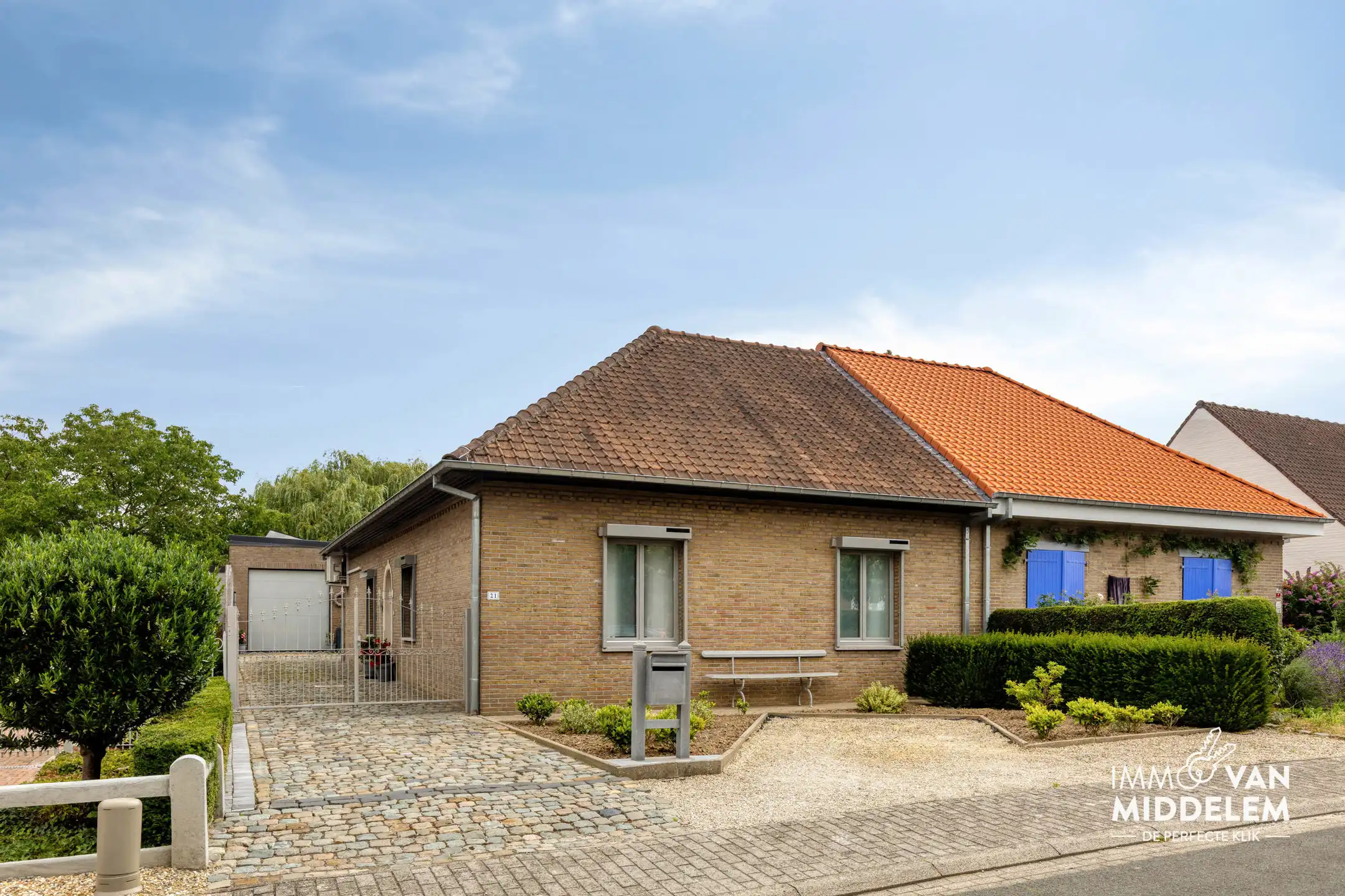 RUIME BUNGALOW MET 4 SLAAPKAMERS, GARAGE EN TUIN foto 3