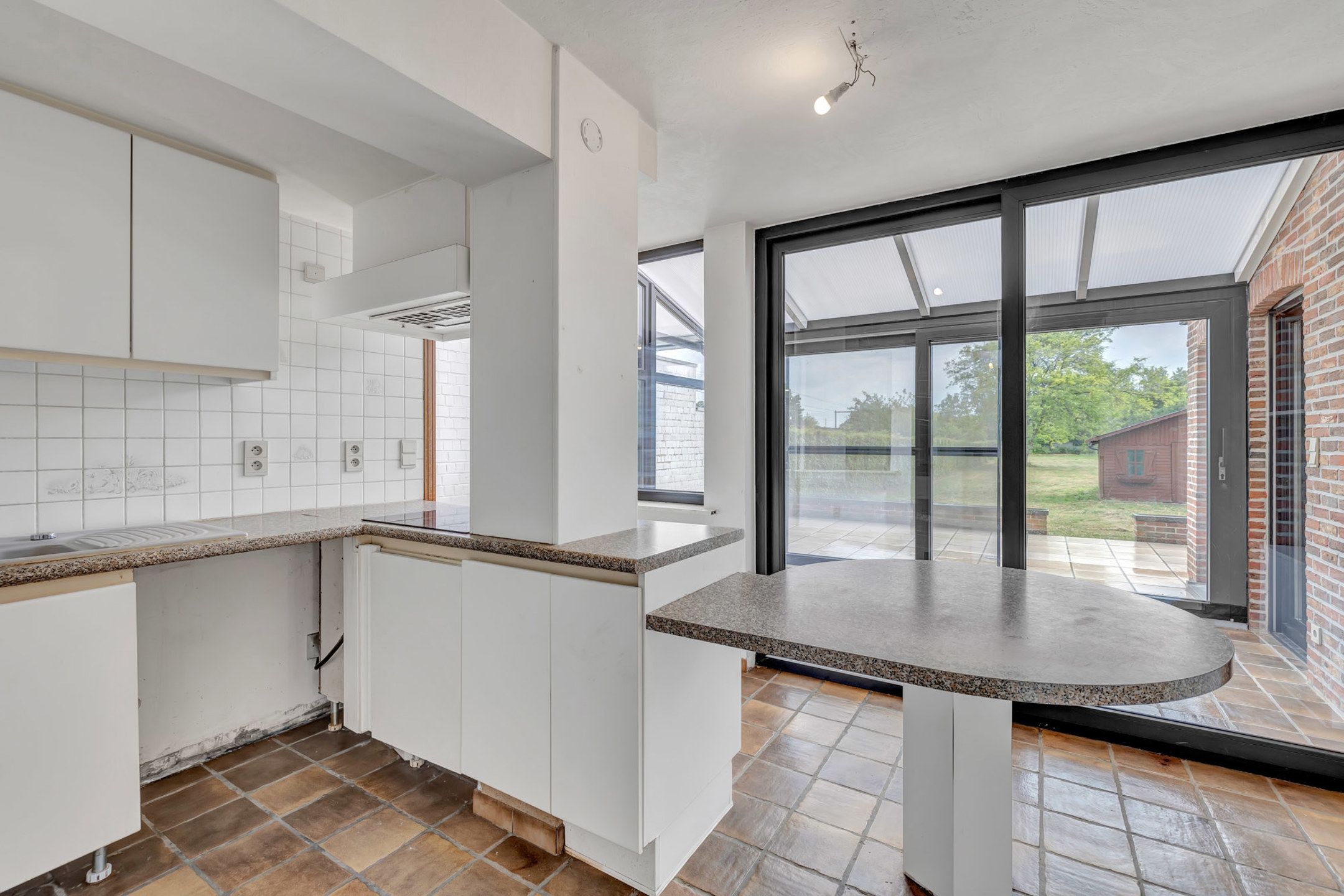 Op te frissen hob met ruime tuin foto 7