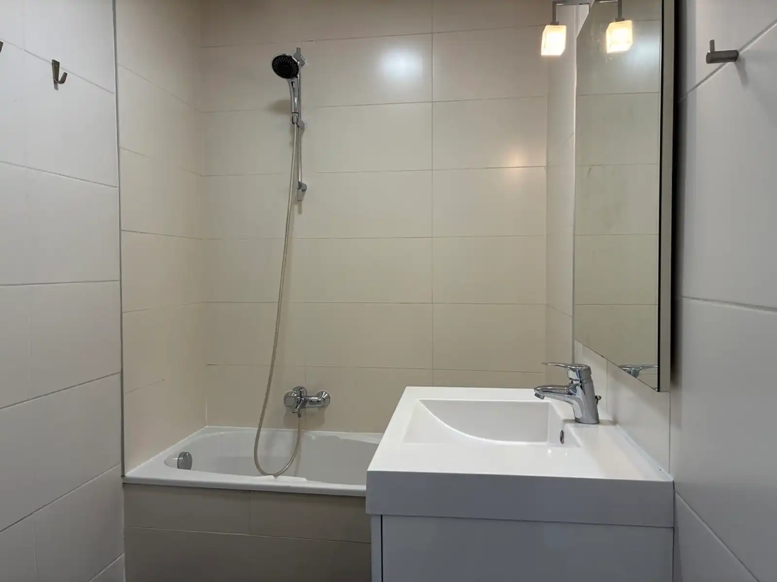 Twee slaapkamers, eigen parkeerplek & de stad aan je voeten! foto 10