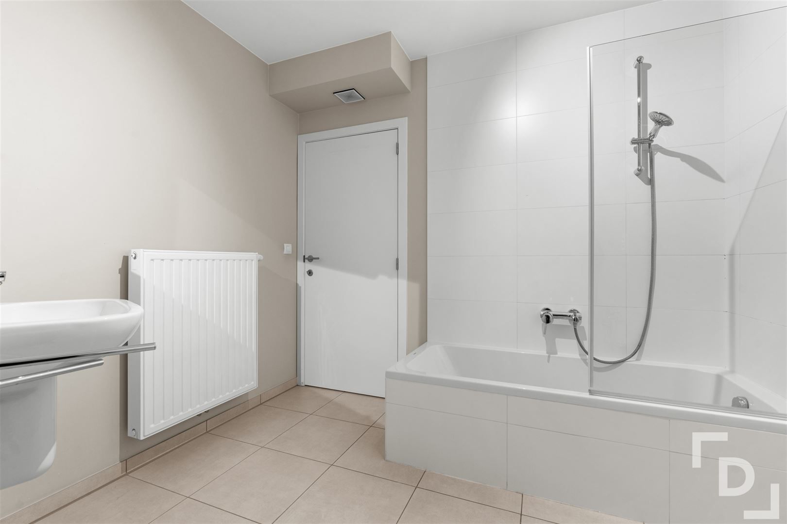 Lichtrijk appartement aan de stadsrand van Ieper. foto 8