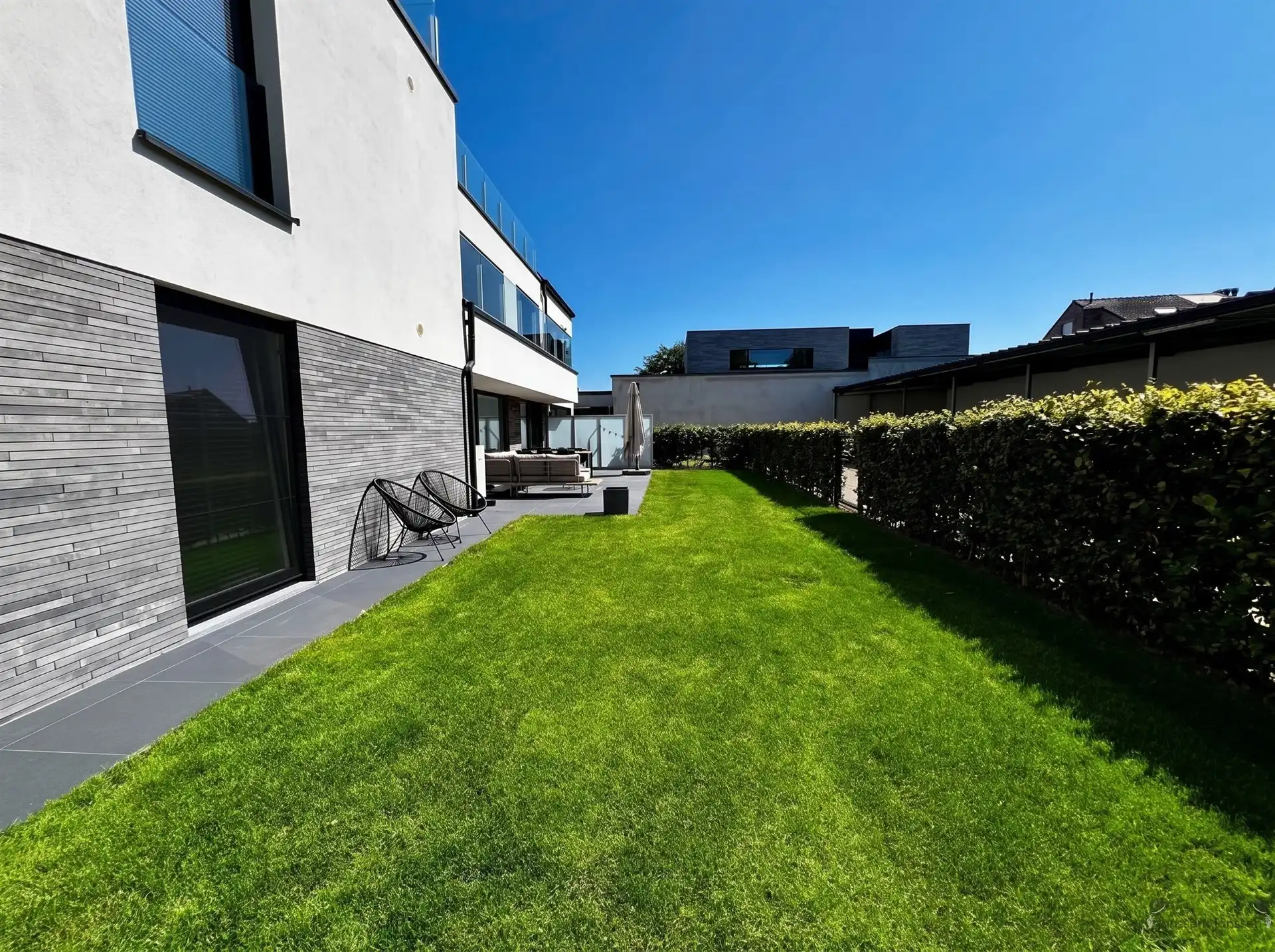 Nieuwbouw appartement glkvlrs met tuin, carport en buitenberging foto 2