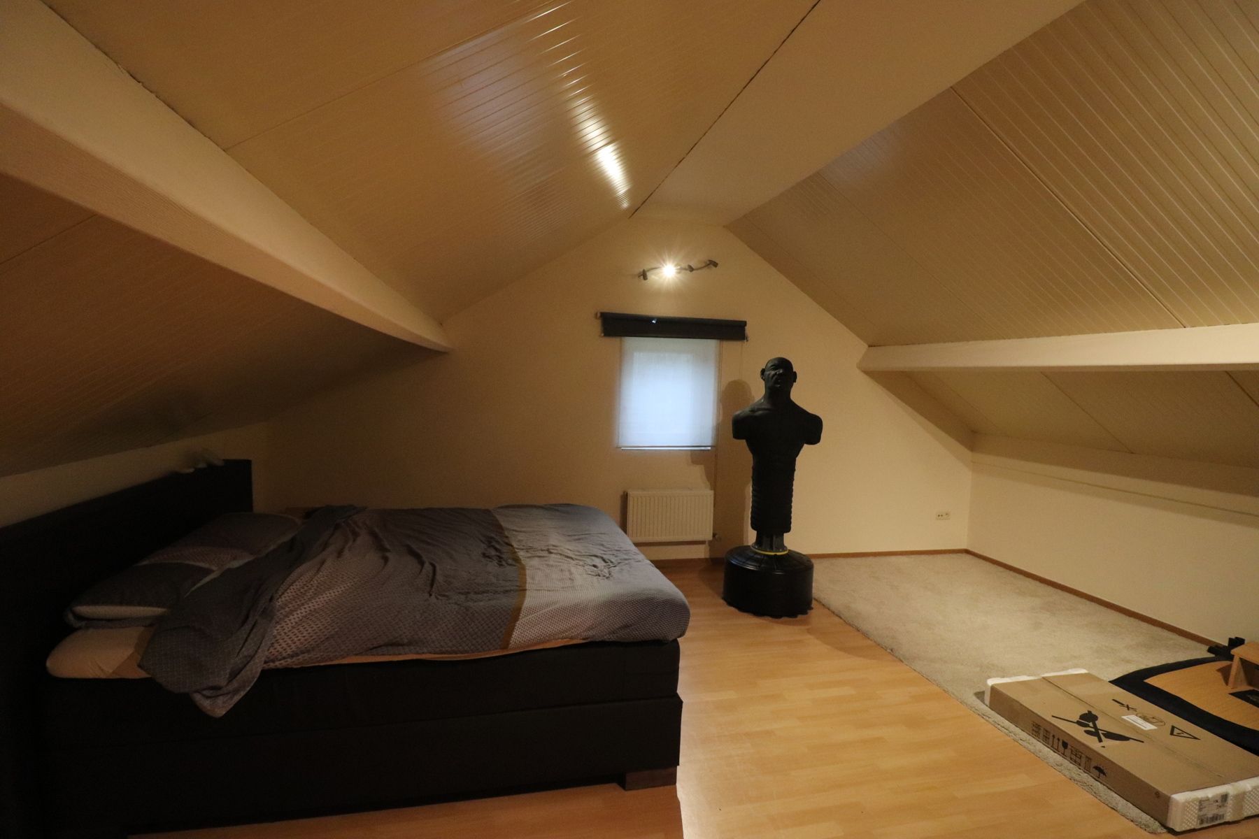 Een weekendverblijf met verdieping en met terras en tuin foto 9