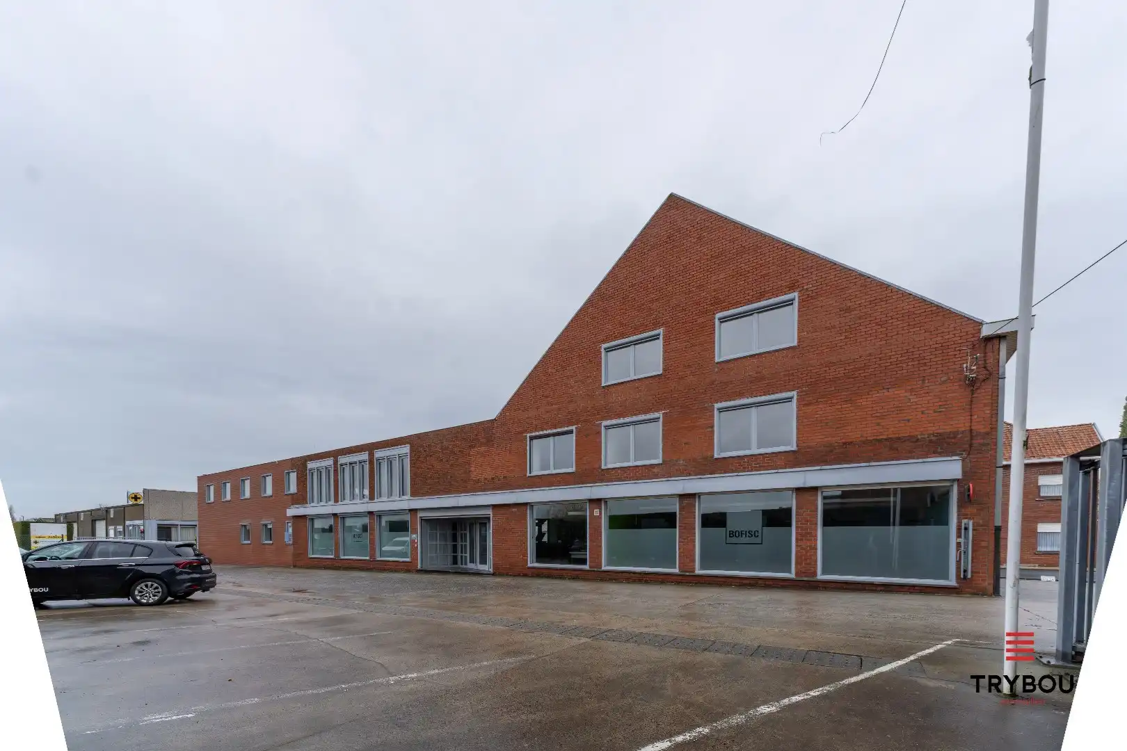 Groot kantoorgebouw op toplocatie te Ieper foto 26