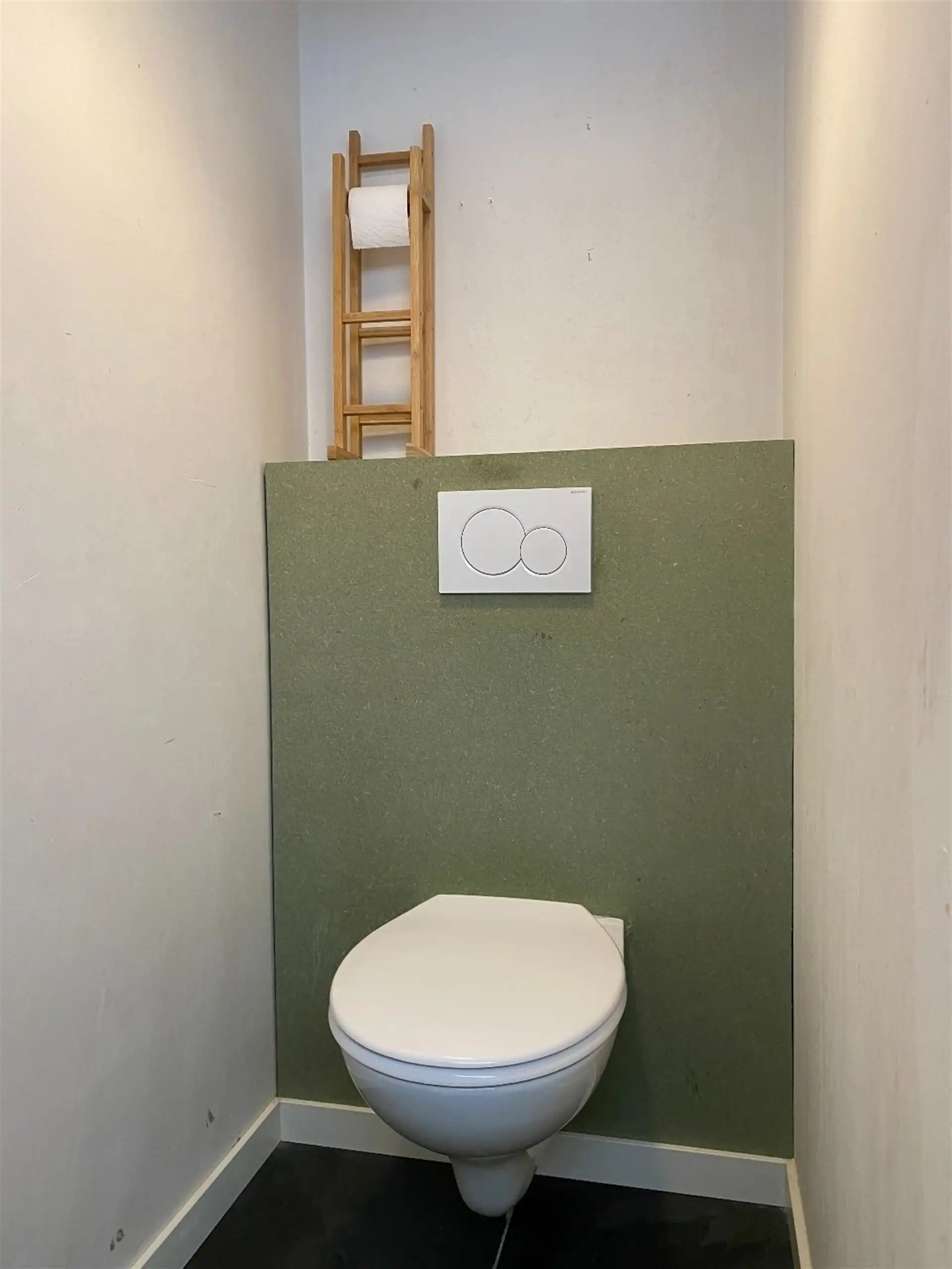 Gunstig gelegen halfopen bebouwing met grote tuin. foto 14