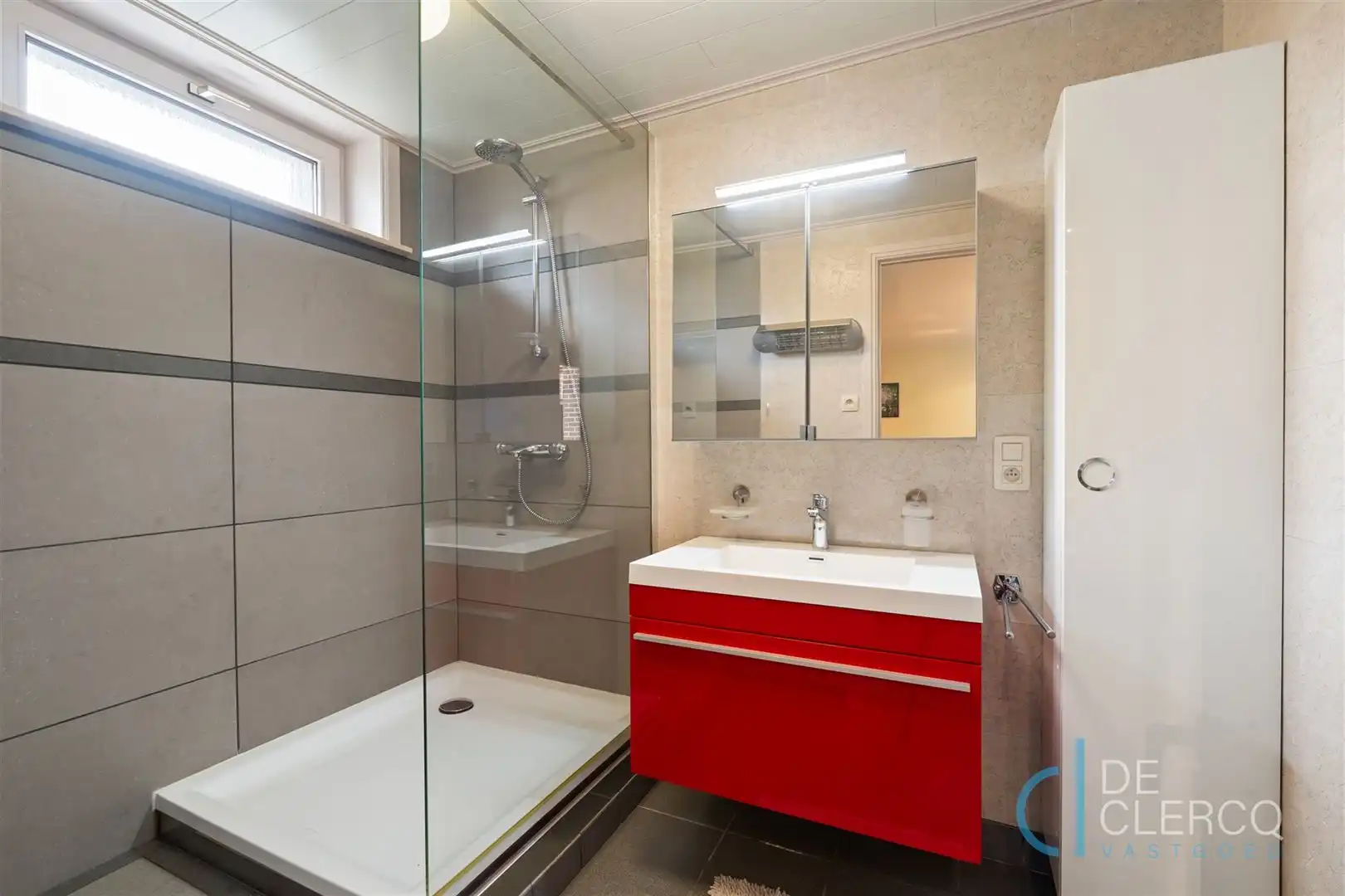 Woning met goed onderhouden tuin te koop in groot Lochristi! foto 9