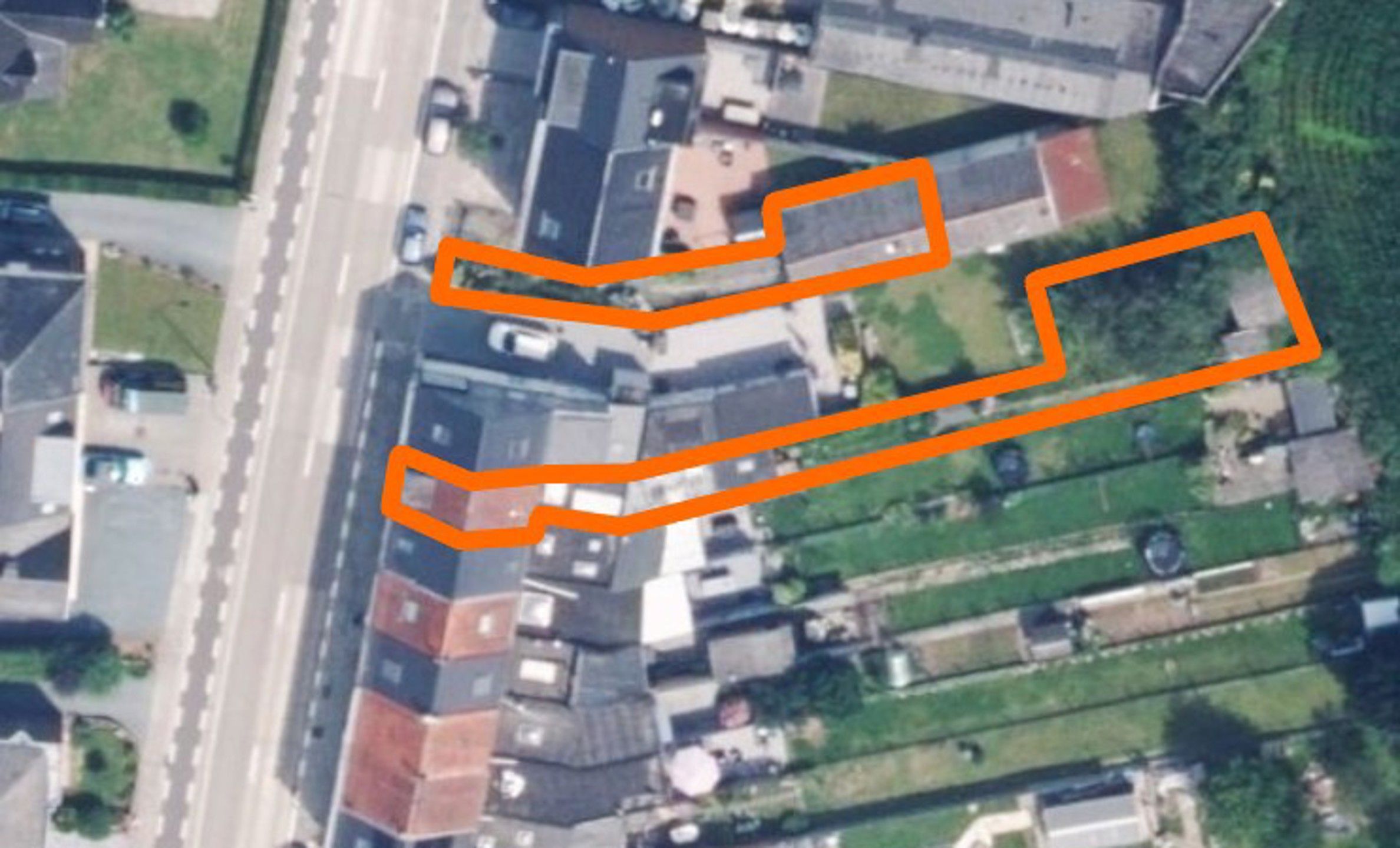 Te renoveren woning met tuin en perceel met garage foto 3