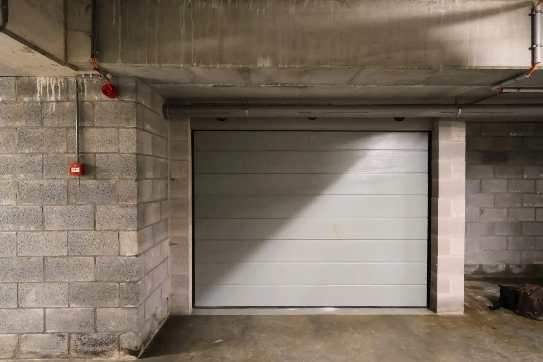 Een garagebox in de kelderverdieping, G27 in het centrum van Hoogstraten foto {{pictureIndex}}