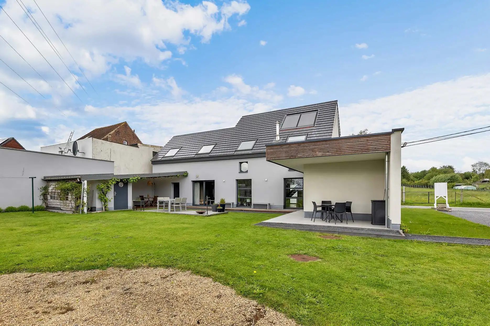 Ruime en volledig gerenoveerde veelzijdige woning op 19a68ca foto 25