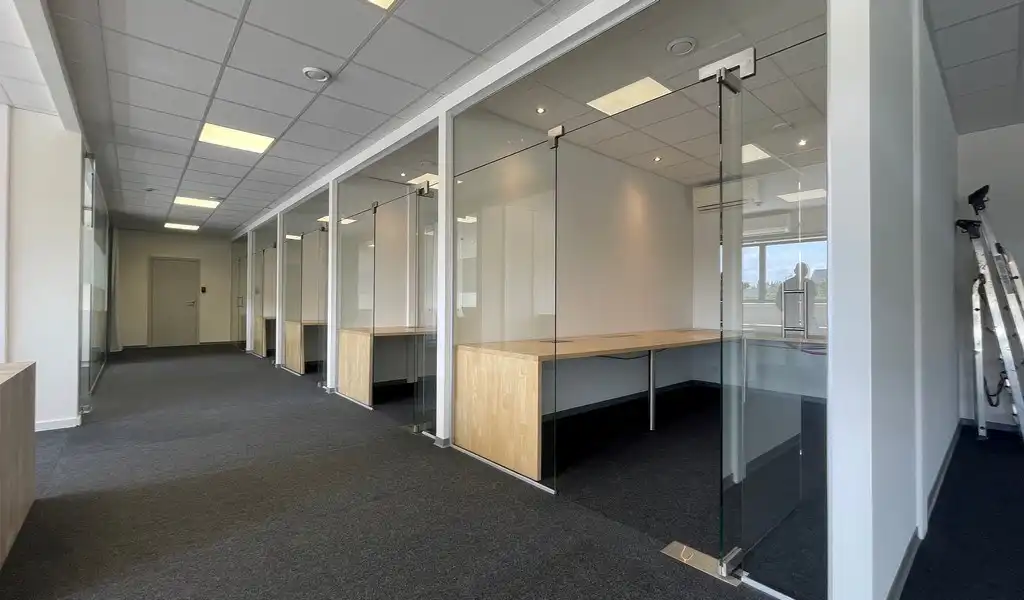 Gerenoveerde instapklare kantoren te huur aan station van Lint foto 5