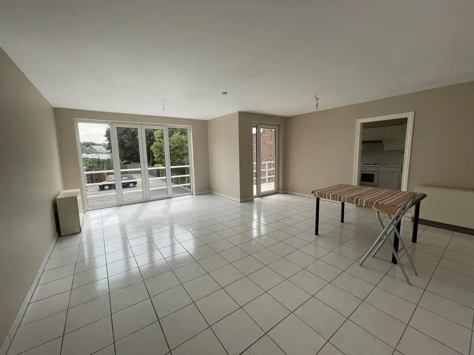 LEDE - Ruim appartement vlakbij het centrum foto {{pictureIndex}}