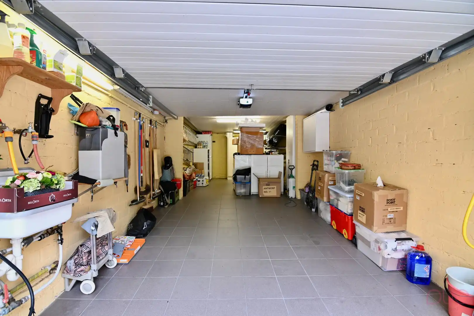 Instapklare halfopen bebouwing met drie slaapkamers, voorzien van alle moderne uitrustingen foto 22