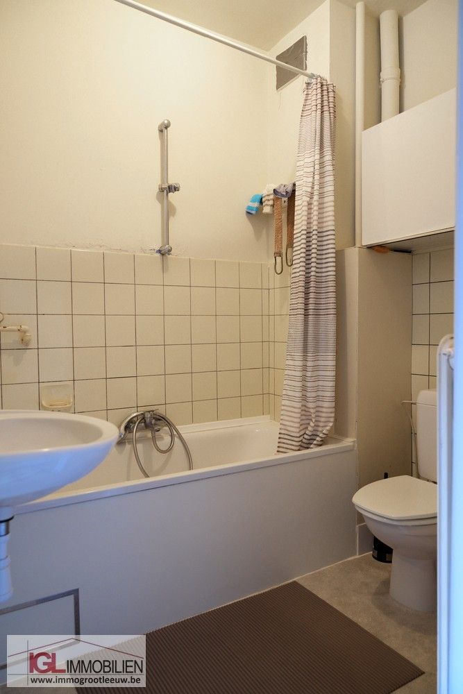 Op te frissen rijwoning met 3 slaapkamers en garage foto 18