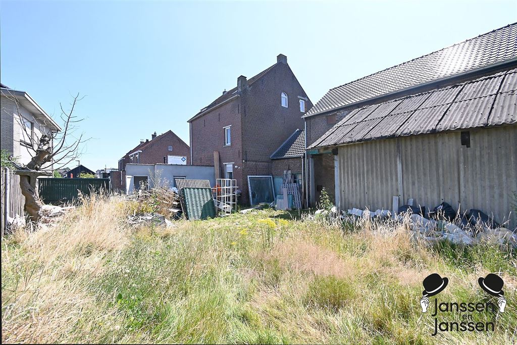 Verder te renoveren hoekpand met atelier foto 2