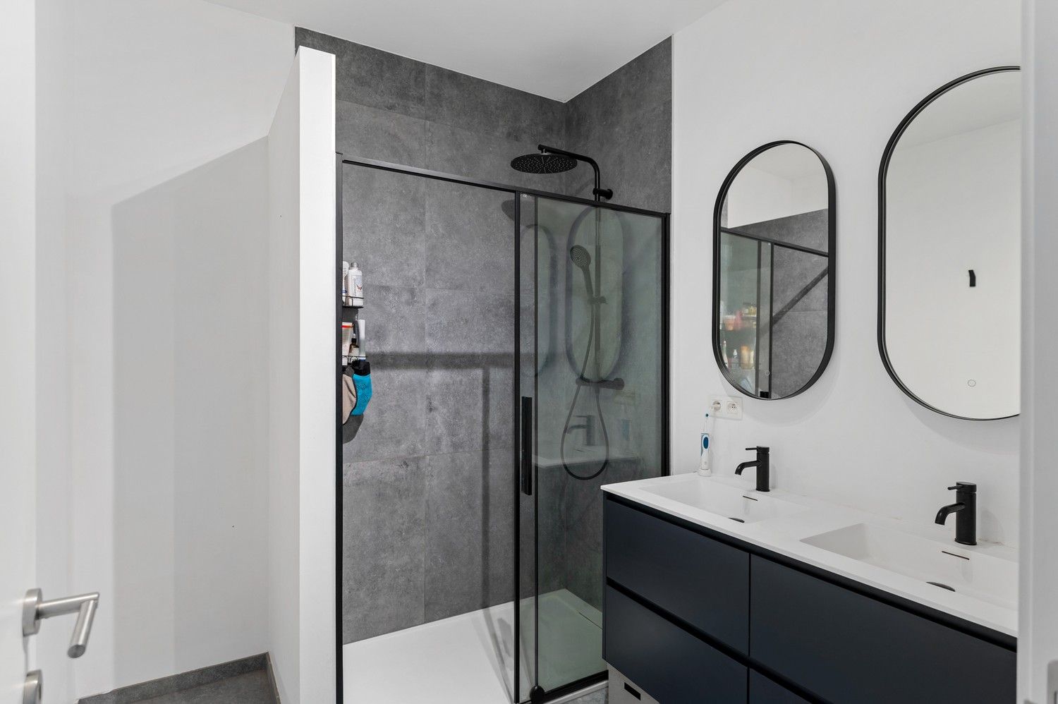 Ruim en recent 2 slaapkamer appartement te koop op 'den Dam'! foto 13